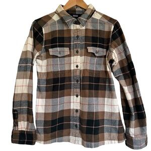 Women’s Patagonia 100% Cotton Flannel Button Down Shirt. Brown and Black Plaid.